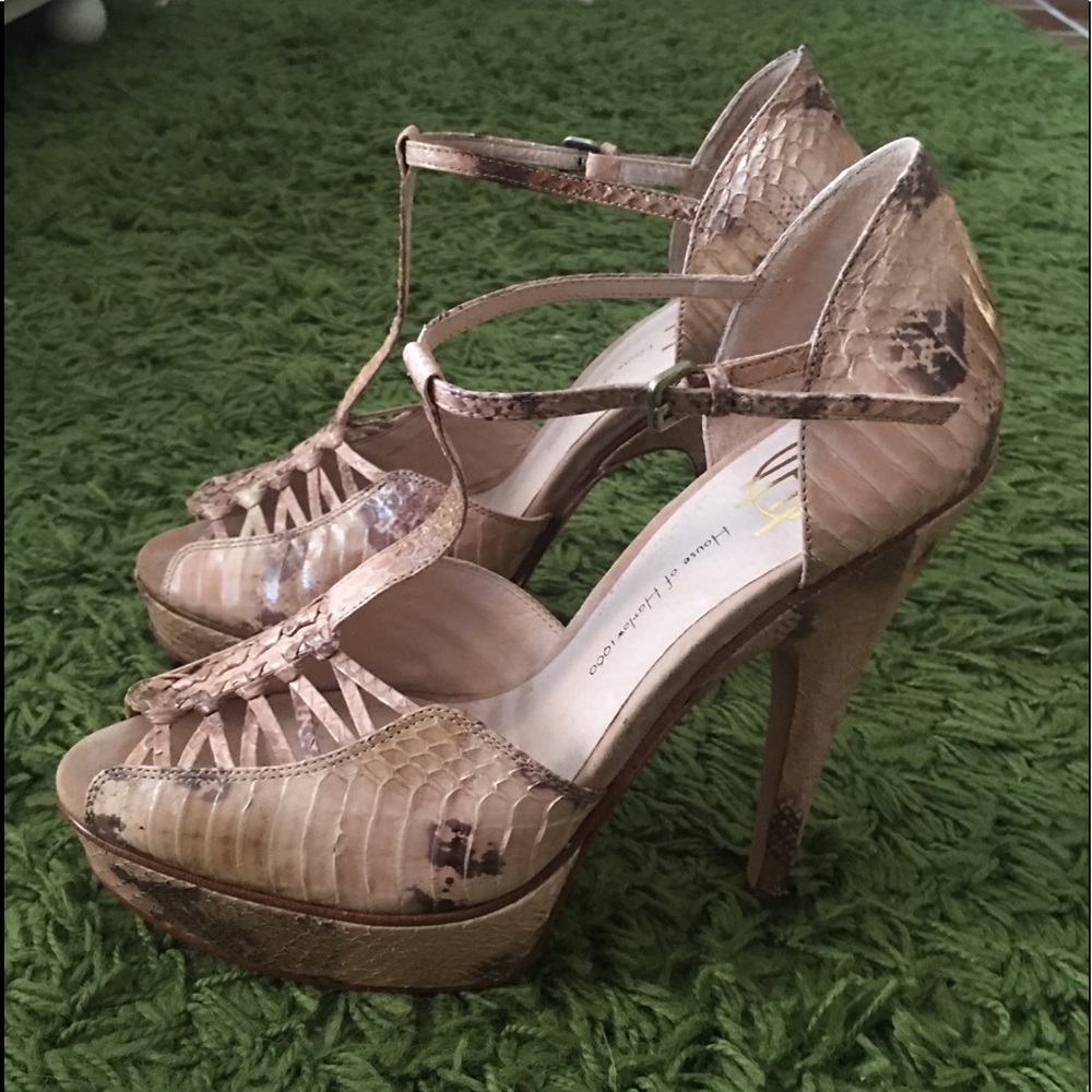 House of Harlow cream snakeskin platform heel 39.5